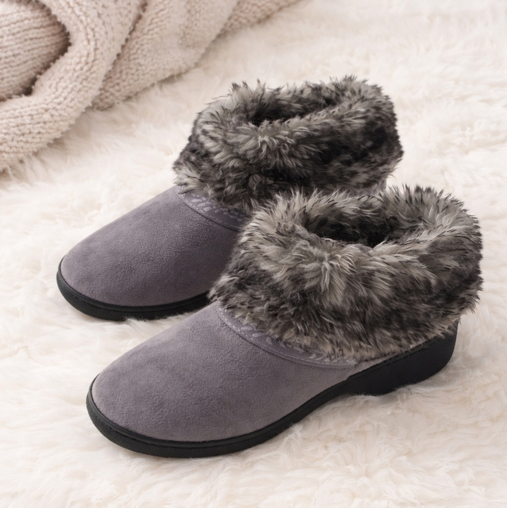 Isotoner Faux Fur Slipper Booties Gray Womens 8.5-9 Cozy Memory Foam